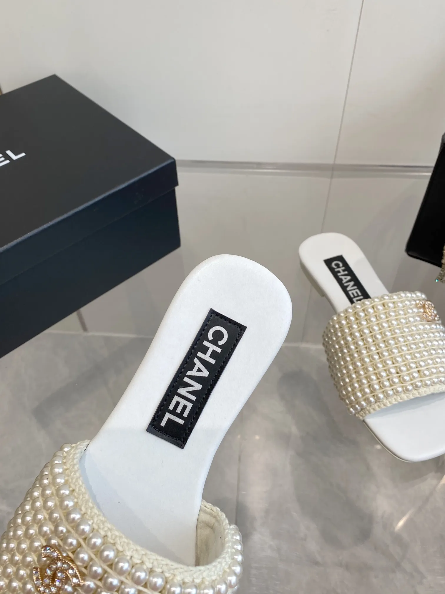 👟👟Ex-factory price 600👟👟 Chanel Xiaoxiang 2️⃣5️⃣ss spring and summer vacation pearl lazy slippers, simple and versatile, super beautiful on the feet, no matter how you look at it, they are super beautiful #仙女SLANDALS #women's sandals #Chanel #小香